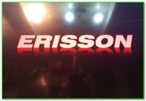 Erisson 40FLES92T2SM высвечивает логотип