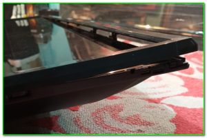 защелки по периметру передней панели