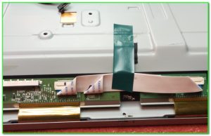 плату желательно зафиксировать